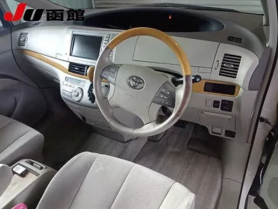 Toyota ESTIMA  с аукциона в Японии