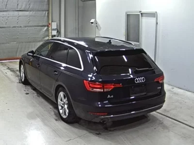 Audi A4  с аукциона в Японии