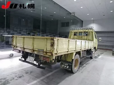 Toyota DYNA  с аукциона в Японии