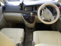 Toyota ISIS лот № 3055 оценка 4  с аукциона в Японии 2