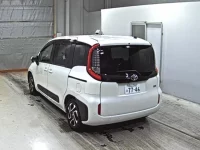 Toyota SIENTA лот № 3051 оценка 4.5  с аукциона в Японии 1