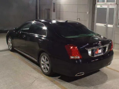Toyota CROWN  с аукциона в Японии