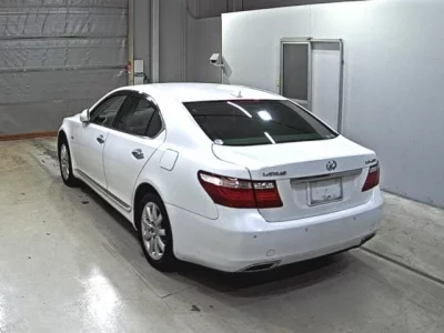 Lexus LS