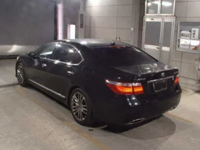 Lexus LS  с аукциона в Японии