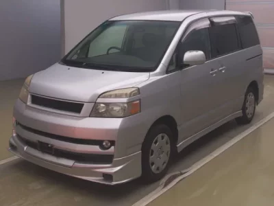 Toyota VOXY  с аукциона в Японии