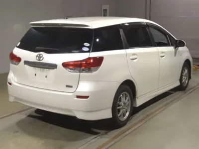 Toyota WISH  с аукциона в Японии