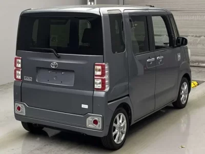 Toyota PIXIS MEGA