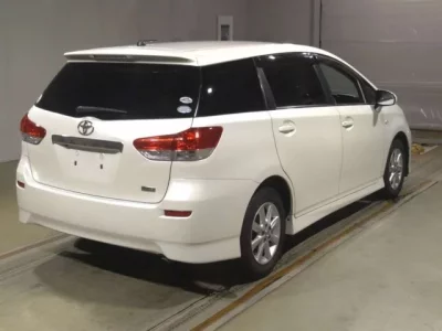 Toyota WISH  с аукциона в Японии