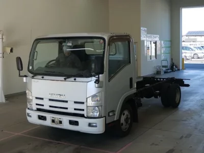 Isuzu ELF  с аукциона в Японии