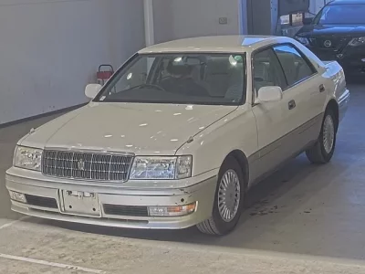 Toyota CROWN  с аукциона в Японии