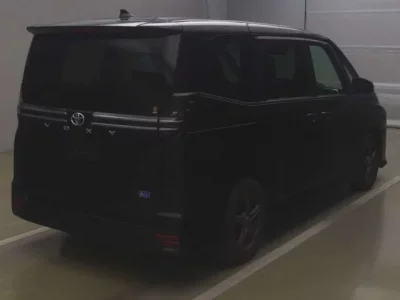 Toyota VOXY  с аукциона в Японии