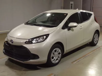 Toyota AQUA  с аукциона в Японии