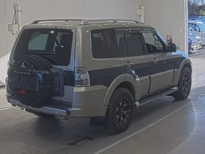 Mitsubishi PAJERO