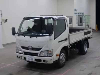 Toyota DYNA  с аукциона в Японии