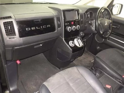 Mitsubishi DELICA D5