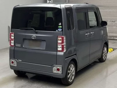 Toyota PIXIS MEGA