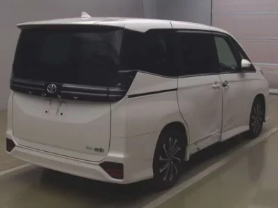 Toyota VOXY  с аукциона в Японии