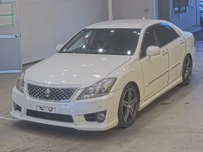 Toyota CROWN  с аукциона в Японии