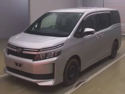 Toyota VOXY  с аукциона в Японии