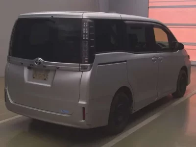 Toyota VOXY  с аукциона в Японии