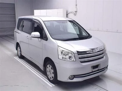 Toyota NOAH  с аукциона в Японии
