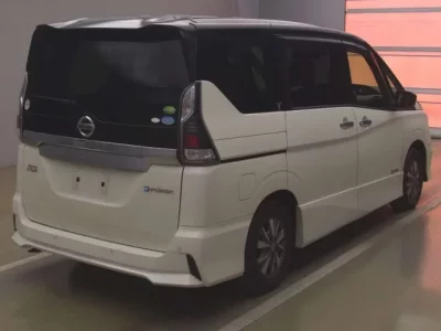 Nissan SERENA  с аукциона в Японии