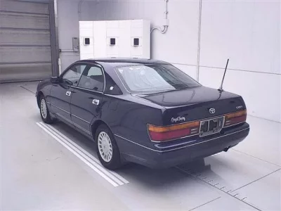 Toyota CROWN  с аукциона в Японии