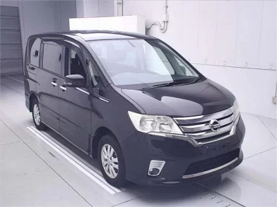 Nissan SERENA  с аукциона в Японии