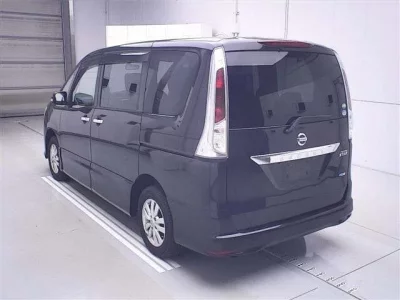 Nissan SERENA  с аукциона в Японии