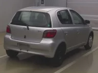 Toyota VITZ лот № 74015 оценка R  с аукциона в Японии 1