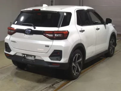 Toyota RAIZE  с аукциона в Японии