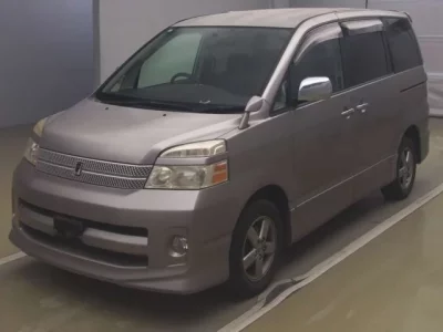 Toyota VOXY  с аукциона в Японии