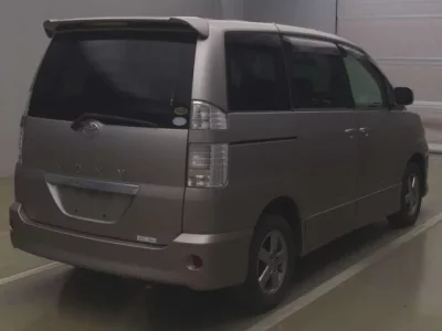 Toyota VOXY  с аукциона в Японии