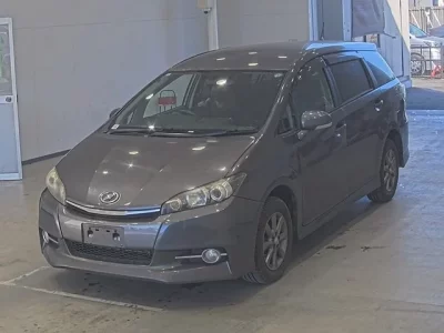 Toyota WISH  с аукциона в Японии