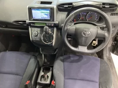 Toyota WISH  с аукциона в Японии