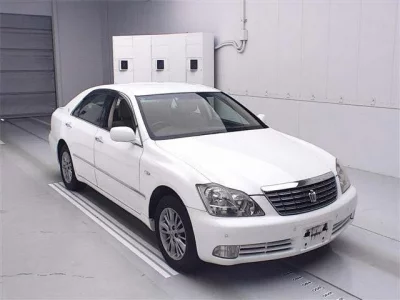 Toyota CROWN  с аукциона в Японии