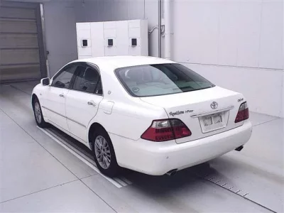 Toyota CROWN  с аукциона в Японии