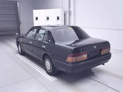 Toyota CROWN  с аукциона в Японии