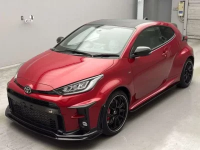 Toyota YARIS  с аукциона в Японии