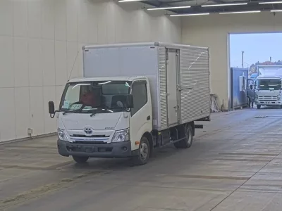 Toyota DYNA  с аукциона в Японии