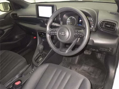 Toyota YARIS  с аукциона в Японии