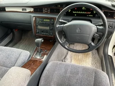 Toyota CROWN  с аукциона в Японии