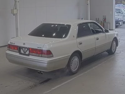 Toyota CROWN  с аукциона в Японии