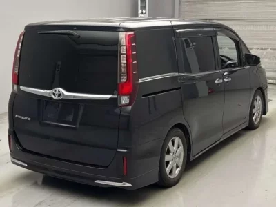 Toyota ESQUIRE  с аукциона в Японии