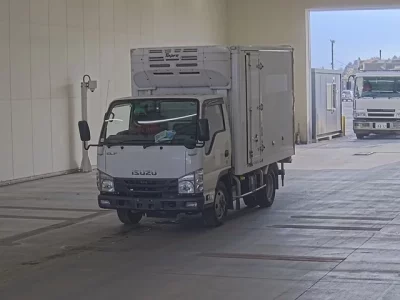 Isuzu ELF  с аукциона в Японии