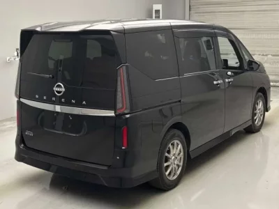 Nissan SERENA  с аукциона в Японии