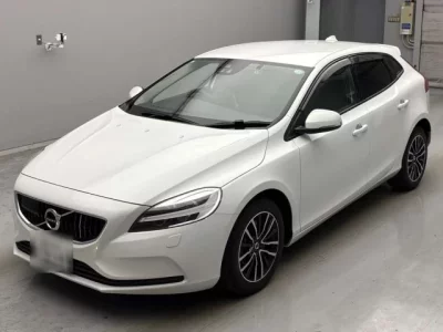 Volvo V40  с аукциона в Японии