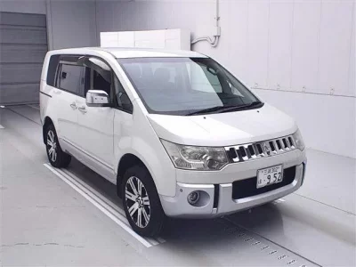 Mitsubishi DELICA D5