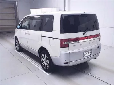 Mitsubishi DELICA D5