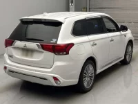 Mitsubishi OUTLANDER PHEV лот № 77 оценка 3.5  с аукциона в Японии 1